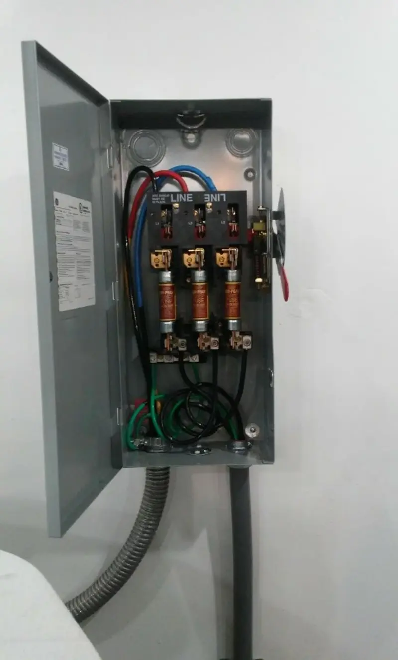 Three-phase disconnect switch installed for Smoke Detector Installation in Summerfield